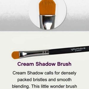 Younique cream shadow brush